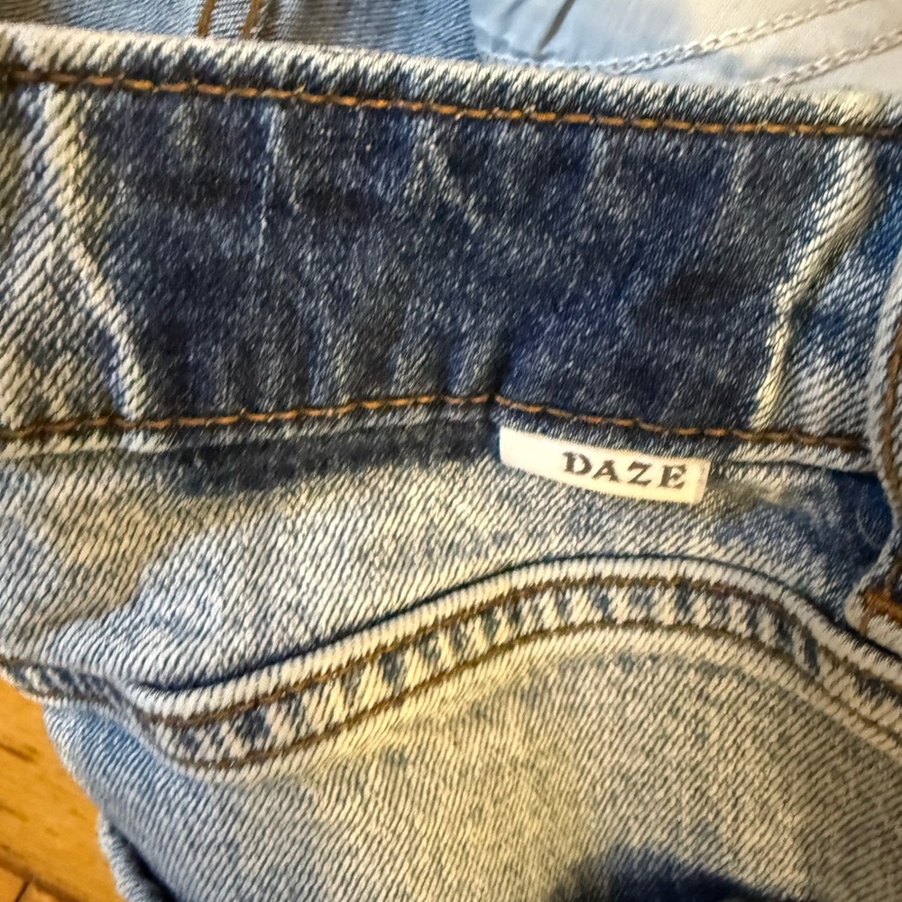 Daze Denim high rise straight wide cuff 28 - Picture 6 of 6